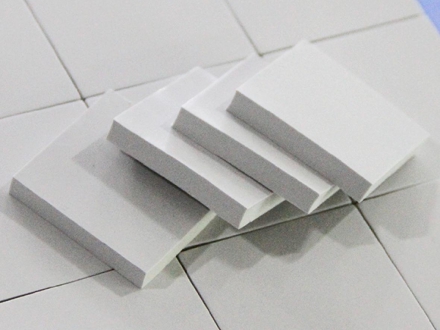 使用優(yōu)質(zhì)的導(dǎo)熱硅膠片發(fā)揮優(yōu)良性能，拒絕散熱問題